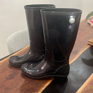 UGG Black Rain Boots (size 8US) Almost New